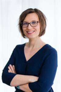 Ich, Melanie Dehnbostel
Hypnosetherapeutin & Expertin bei Darmbeschwerden & Stress